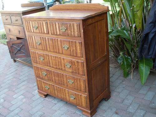 AN ABSOLUTE INVESTMENT IN BEAUTY. LINEN FOLD UNUSUAL SOLID WOOD, BRASS HANDLES CHEST OF 6 DRAWERS