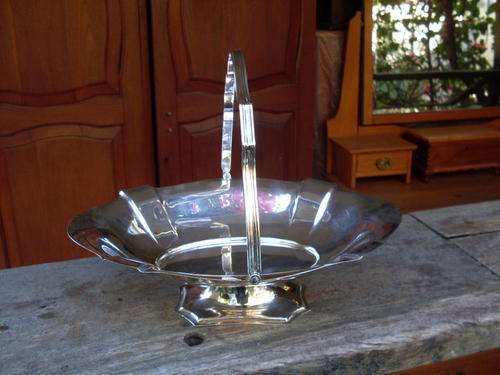 RATHER LOVELY PEDESTAL EPNS CLEARLY MARKED 8152 MAKER S J L & CO SWING HANDLE BASKET/ SERVER TYPE