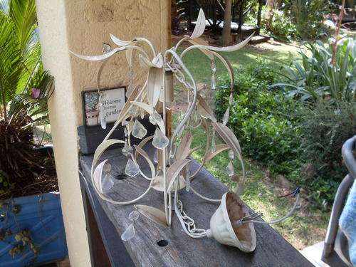 VINTAGE???? METAL CREAM FLOWING LEAF CHANDELIER WITH METAL CUP & PLASTIC CRYSTAL DETAILS ZHOOSH!