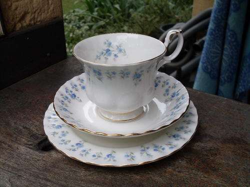 ANOTHER ROYAL ALBERT VINTAGE 1965  BEAUTY! MEMORY LANE TEA TRIO BLUE DAINTY FLORAL. WONDERFUL!