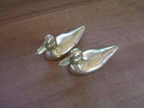 TWO (PAIR) OF MATCHING SOLID BRASS ORNAMENTAL DUCKS (USE AS PAPER WEIGHTS)