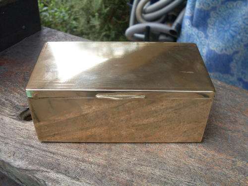VINTAGE ART DECO PIECE!  BEAUTIFUL BRASS ENGINE TURNED WITH WOOD LINING BOX ITEM. GR8 4 TRINKETS ETC