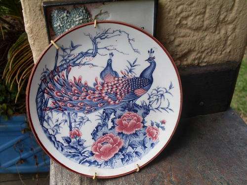 IMARI LIKE SMALL ORIENTAL DISPLAY PLATE DEPICTING PEACOCK + FLORAL