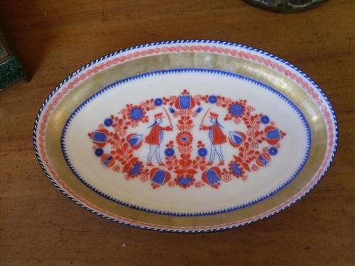 LOVELY HAND PAINTED AUSTRIAN ENAMEL DISH DEPICITING TWO SWORDSMAN FLORAL TULIPS ++RED, BLUE GILT