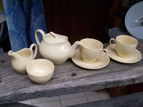 REDUCED! GROOVY, RETRO VINTAGE BREAKFAST SET (TEA FOR TWO SET) 8 PIECE JOHNSON BROS "GOLDEN DAWN"