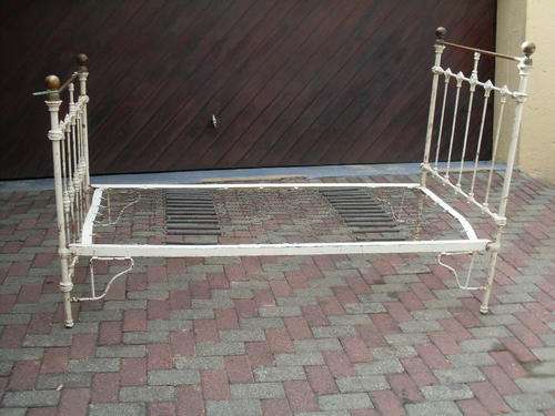 WHY NOT UPCYCLE? ANTIQUE VICTORIAN CAST & BRASS SINGLE BED WITH SPRINGS USE AS LARGE SOFA