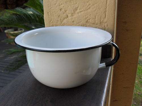 An ABSOLUTE must for everyone....Your very own  WHITE ENAMEL POTTY/POTTIE/CHAMBER POT/BEDPAN!!!!