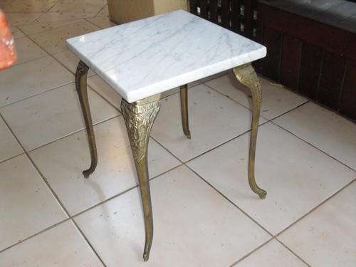 WHITE/GREY MARBLE AND METAL SIDE TABLE (BRASS TONED/GOLD TONED) LEGS WITH NICE DESIGN