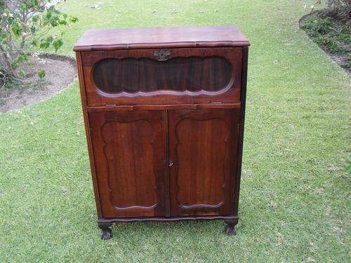 PRICE REDUCTION!!!FANTASTIC VINTAGE SOLID WOOD IMBUIA BALL AND CLAW COCKTAIL CABINET/DRINKS CABINET