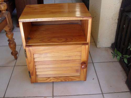 LOVELY FINISHED PINE LOUVRE DOOR  BEDSIDE TABLE/ PEDESTAL 80'S