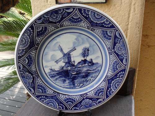A VERY ATTRACTIVE DELFT BLUE DECORATIVE PLATE WINDMILLS, HOUSE BOATS AND BRIDGE