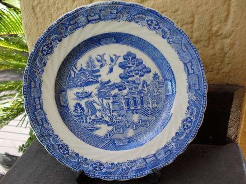 NICE LOOKING POPULAR BLUE AND WHITE SWALLOW PATTERN SIDE PLATE (CAKE PLATE)