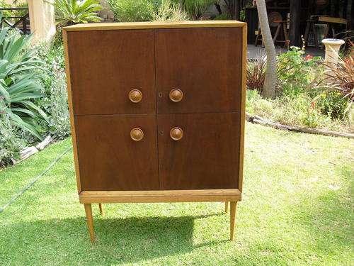 OH YEAH!  RETRO PROBABLY 50'S. SCANDANAVIAN DRINKS/ LIQUOR CABINET. ABSOLTULELY STUNNING!!!!!!!