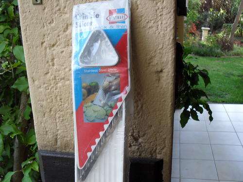 AUSTWARE CRINKLE SLICER  IN ORIGINAL PACKAGING!! MAKES VEGES ETC INTERESTING!!!!