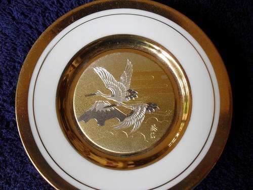 LOVELY ART OF CHOKIN 24KT GOLD EDGED SMALL DISPLAY PLATE WITH STORKS AND VOLCANO