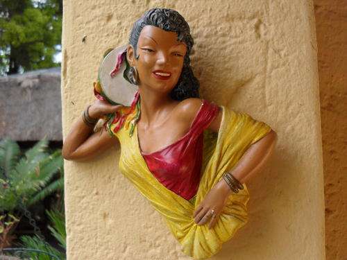 VINTAGE BOSSONS "CHALKWARE" LAUGHING WOMAN WITH TAMBORINE (TAMBOURINE). 1959?