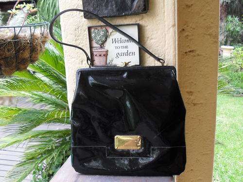 VINTAGE??? JANE SHILTON ENGLAND  BLACK PATENT LEATHER HANDBAG