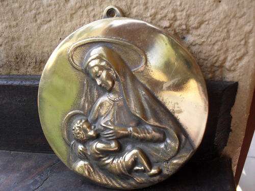 RELIGIOUS BRASS PLAQUE/WALL HANGING OF MARY BREASTFEEDING JESUS. UNUSUAL