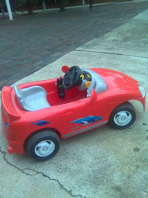 BATTERY POWERED RIDE-IN CAR