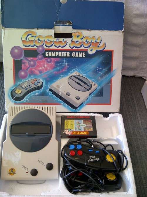 Good Boy retro 8 bit gaming console