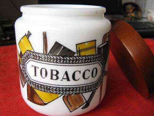 Tobacco jar with special lid to provide moisture R75
