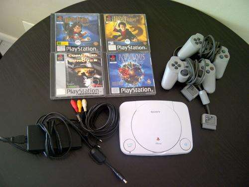 ps1 console, all cables, 2 controllers and 5 ps1 games (crash bandicoot and others)