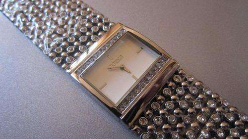 GUESS LADIES WATCH - SQUARE DIAMOND FACE!!!