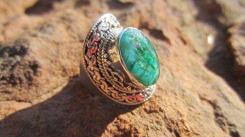 STERLING SILVER RING, WITH GENUINE EMERALD GEMSTONE!!