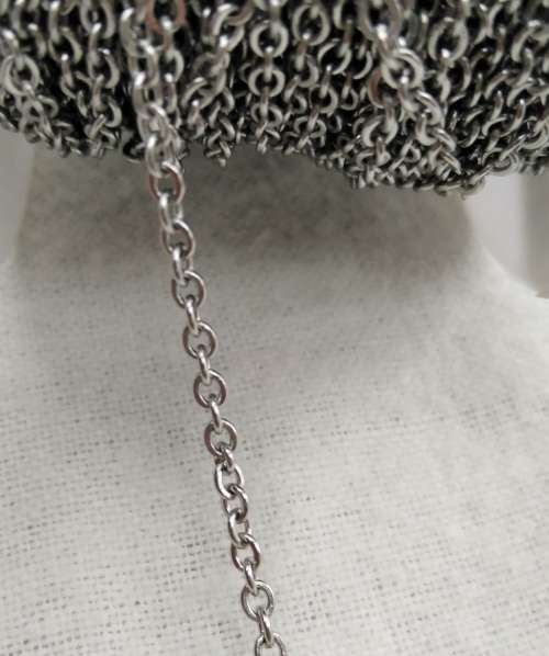 Stainless Steel Chain, Oval 2mm. Sold per meter.