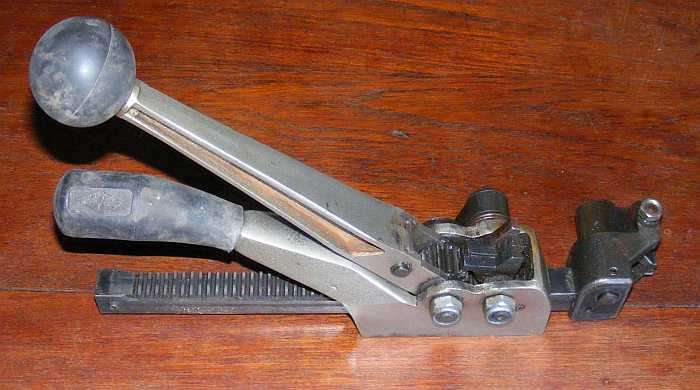 Steel strapping tool by Strapac