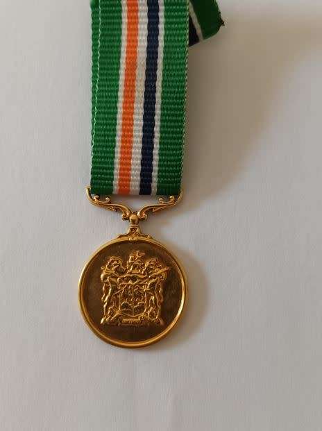 SADF Medal for Distinguished Conduct and Loyal Service - SADF 40 year miniature (9ct gold) Original