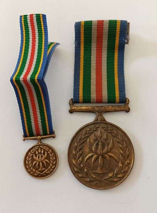 SADF - SAPS Reconciliation & Amalgamation medal set full-size with miniature - Original