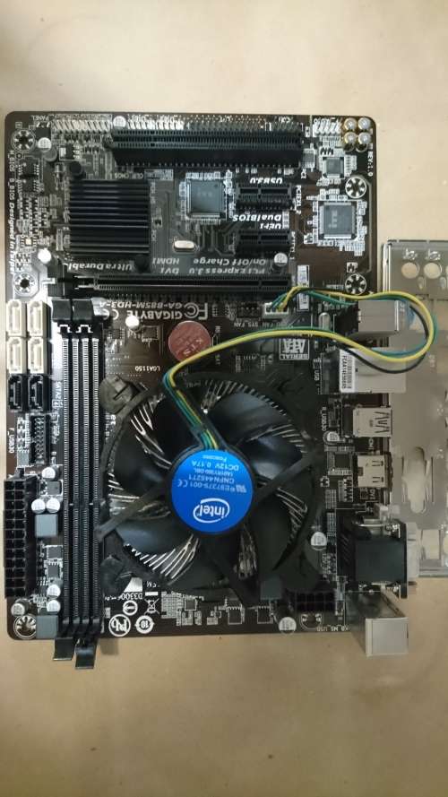 Gigabyte GA-B85M-HD3-A motherboard with Intel i3 CPU and 4GB Memory