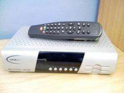 DSTV DSD 990 DECODER WITH REMOTE. LIKE NEW.