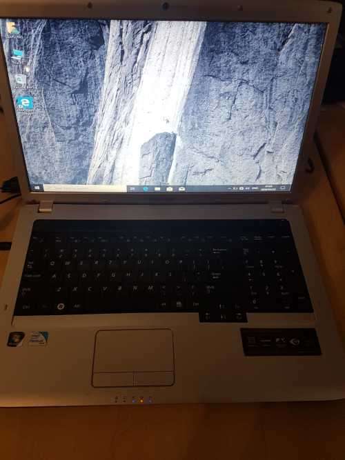 SAMSUNG R730 | Dual-Core 2.30GHz | 3GB RAM | 250GB HDD | 17" LED | DVD | WIN10