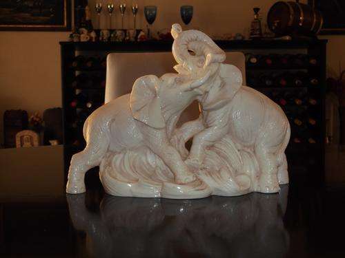 Lovely Le Ron Stonelite Elephants Figurine