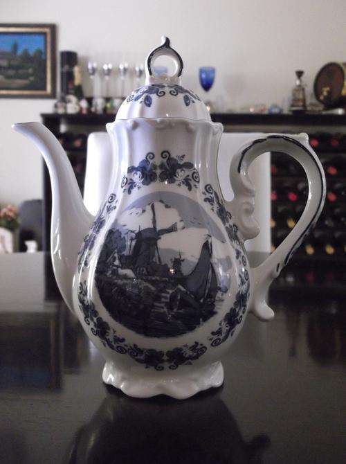 Gorgeous ***Delfts*** Special Limited Collectors Tea Pot - Oude Molen