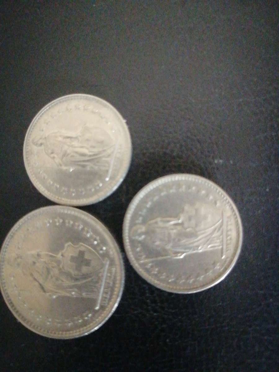 Helvetia 2fr coin 1969. 1 x 1970 1fr. 1 x 1982 1 fr coins