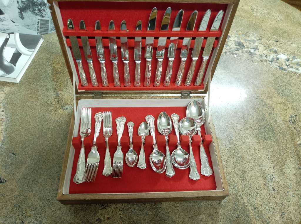 6 place setting Sheffield silver plated cutlery set