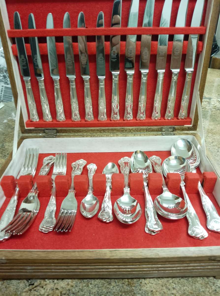 6 place setting Sheffield silver plated cutlery set