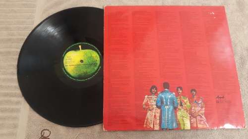 THE BEATLES - SGT. PEPPER'S LONELY HEARTS CLUB BAND