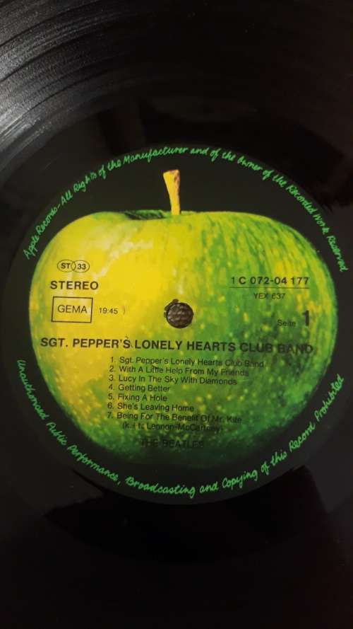 THE BEATLES - SGT. PEPPER'S LONELY HEARTS CLUB BAND