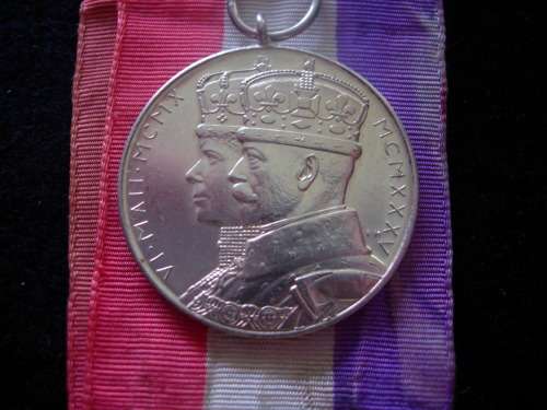 SOUTH AFRICA- SILVER JUBILEE MEDAL 1935 - KING GEORGE V & QUEEN MARY
