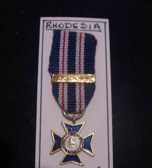 RHODESIA - POLICE CROSS FOR CONSPICUOUS GALLANTRY MINIATURE MEDAL WITH BAR