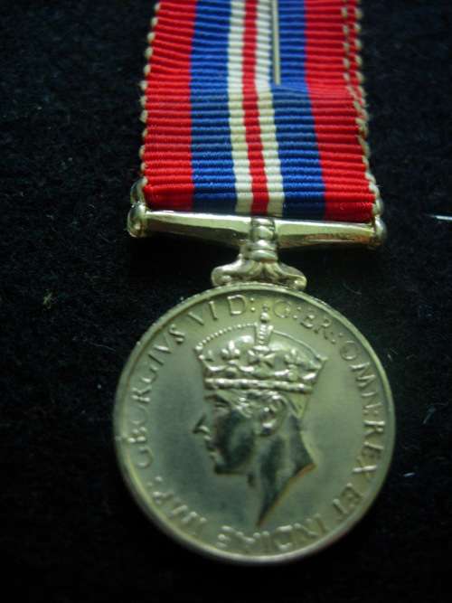 THE WAR MEDAL 1939 - 1945 - MINIATURE
