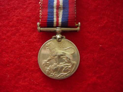 WW2 - 1939 - 1945 MINIATURE WAR MEDAL