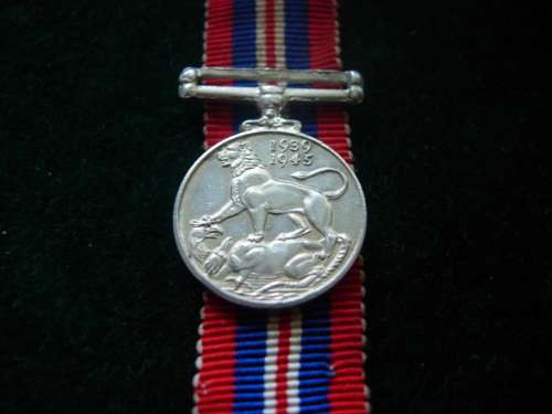 WW2 - 1939 - 1945 MINIATURE WAR MEDAL