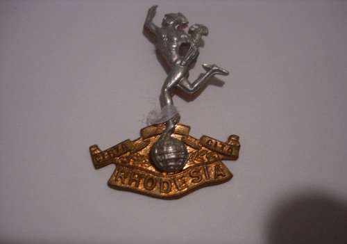 RHODESIA - CORPS OF SIGNALS  1971-1980  CAP BADGE