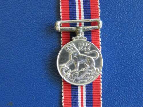 WW2 MINIATURE WAR MEDAL