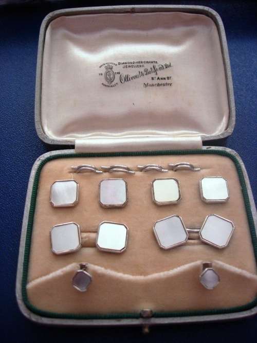 VINTAGE STERLING SILVER DRESS SET OF CUFF LINKS and COLLAR STUDS